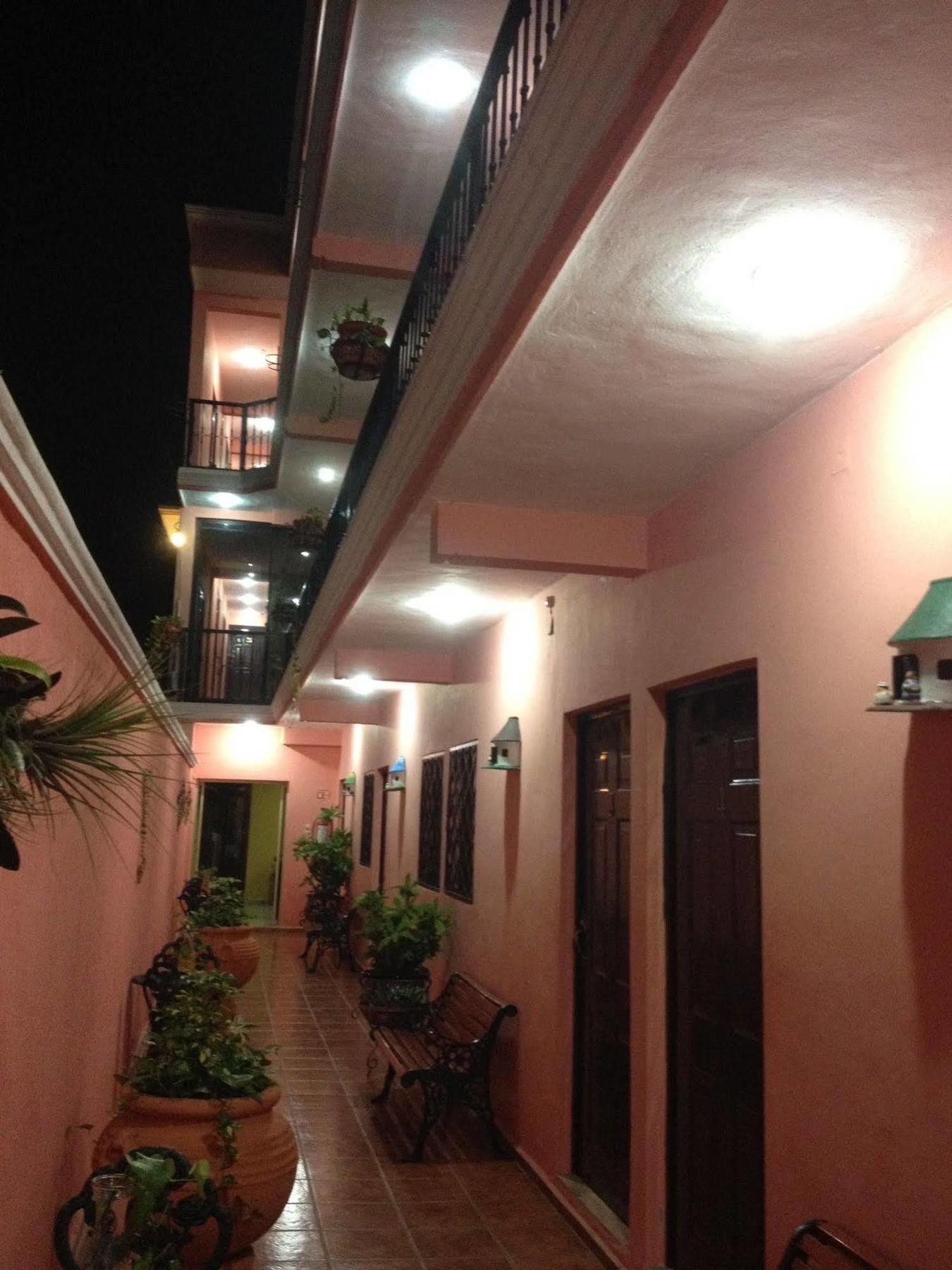 Hotel Rosalia Valladolid  Ngoại thất bức ảnh
